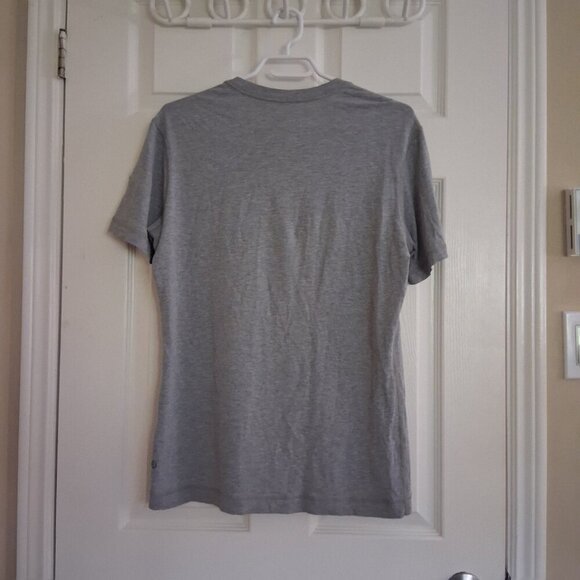 Lululemon Men's Size Medium Heathered Gray 5 Year Basic T-Shirt - Picture 3 of 9